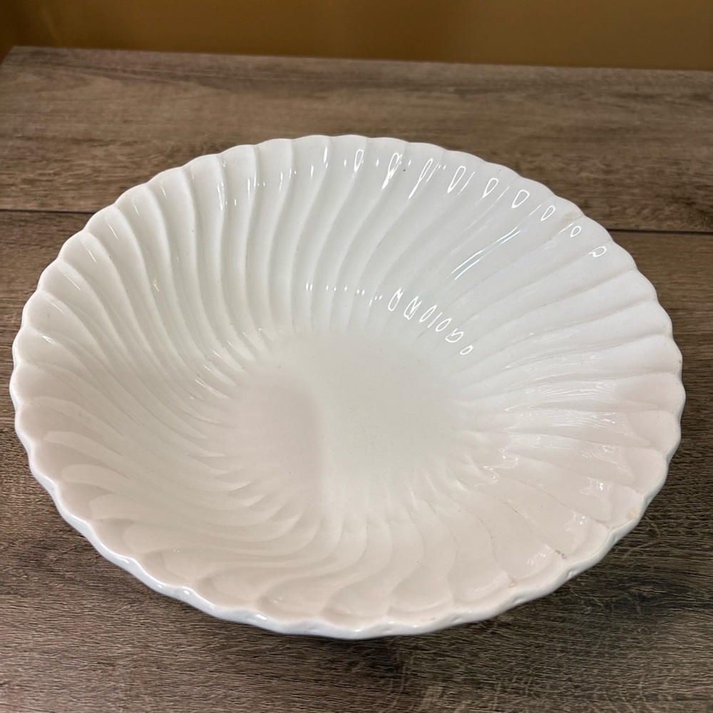 Vintage Not Sure Of Brand White 8.25 inch Vegetable Bowl It Is Very Nice
